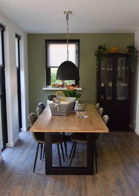 Heerlijk Huys, Vakantievilla Met Prive Tuin Ewijk Esterno foto